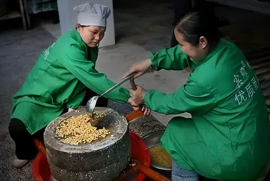 江西非遗：宜丰霉豆腐，当地人餐桌不可或缺的美食，可带走的乡愁