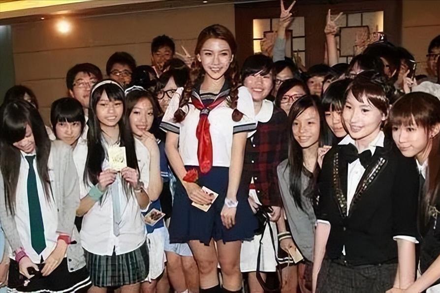 黄晓明杨颖被曝分居两年,黄晓明又和绯闻女友同框了