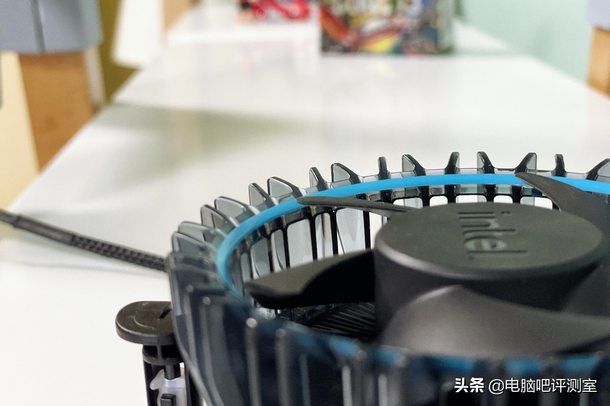 英特尔i511400f自带散热器怎么样,英特尔至强e31231v3原装散热器