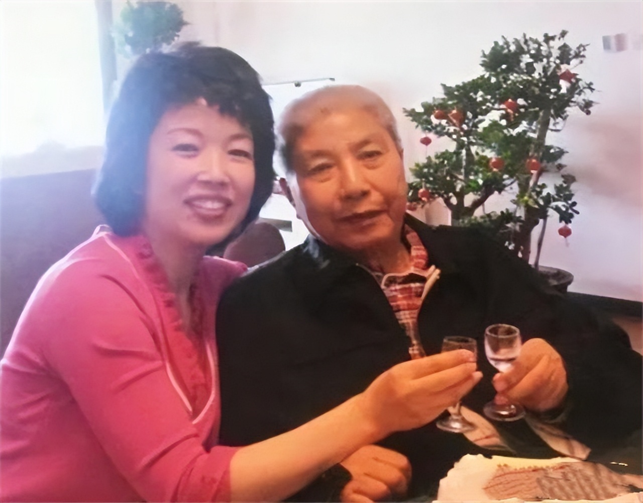 央视主持人黄薇的故事,央视主持人黄薇朗诵