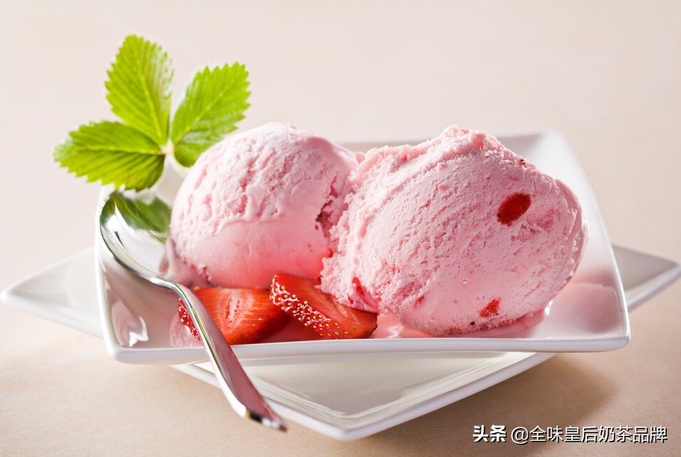 冰淇淋机多少钱一台大型,冰淇淋机摆摊多少钱一台