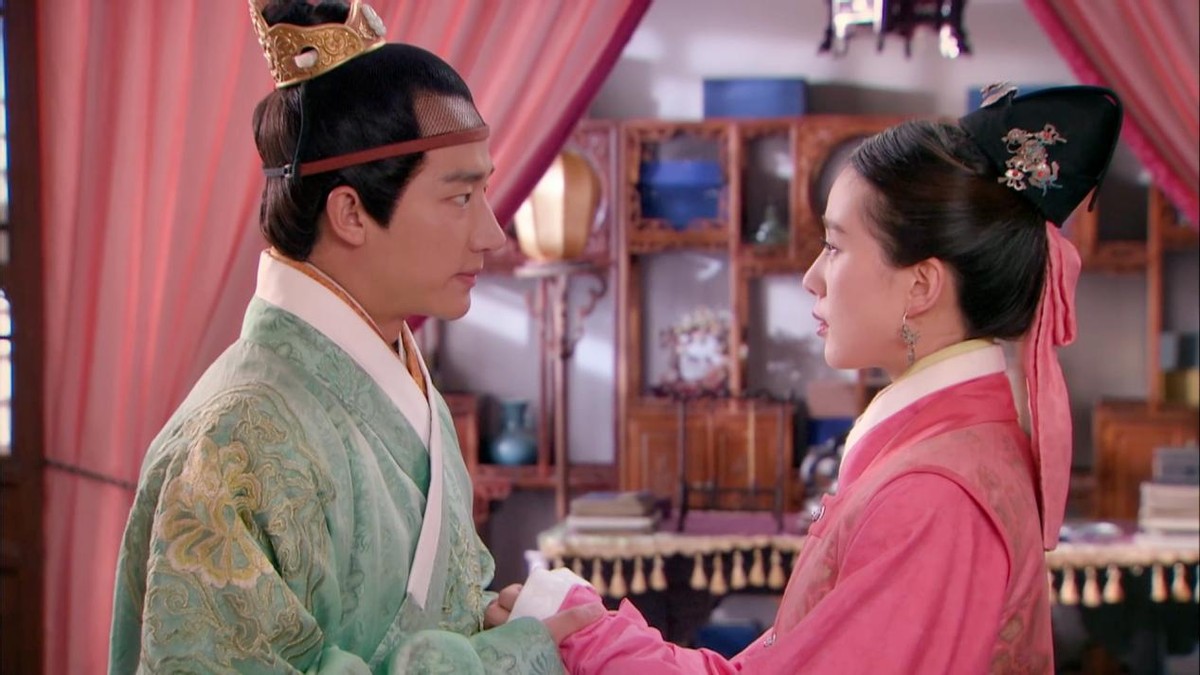 张芷溪白鹿玉楼春,张芷溪和白鹿演的同一个人么