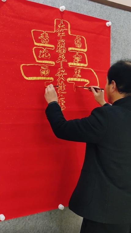 怪笔大叔倒写书法,怪笔大叔一笔倒写书法点评