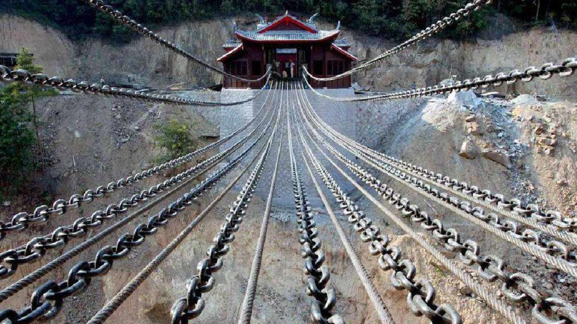 泸定桥40吨铁索怎样过岸,泸定桥铁索是怎样架上去的