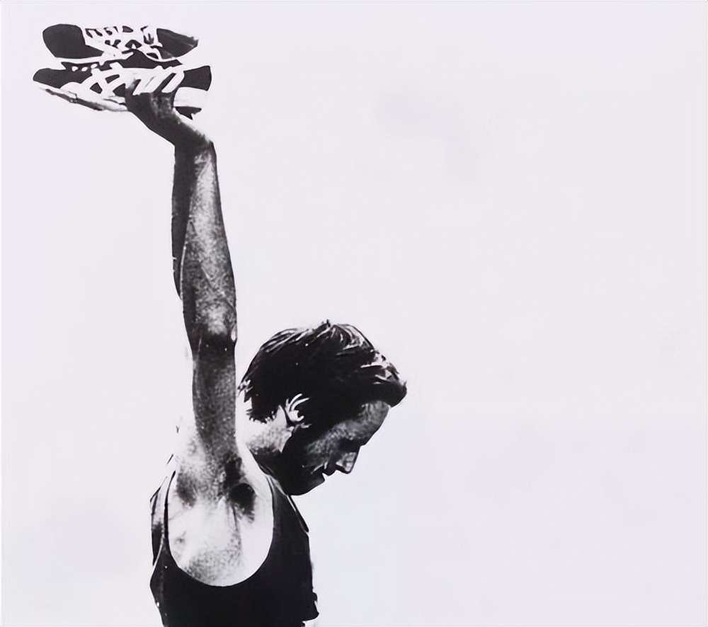 为什么亚瑟士和鬼冢虎用一样的标,亚瑟士为什么是跑步鞋