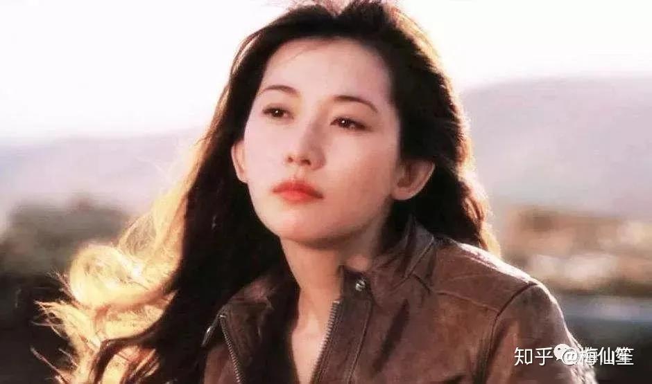 林志玲长腿变成x型腿,林志玲跪坐剧照