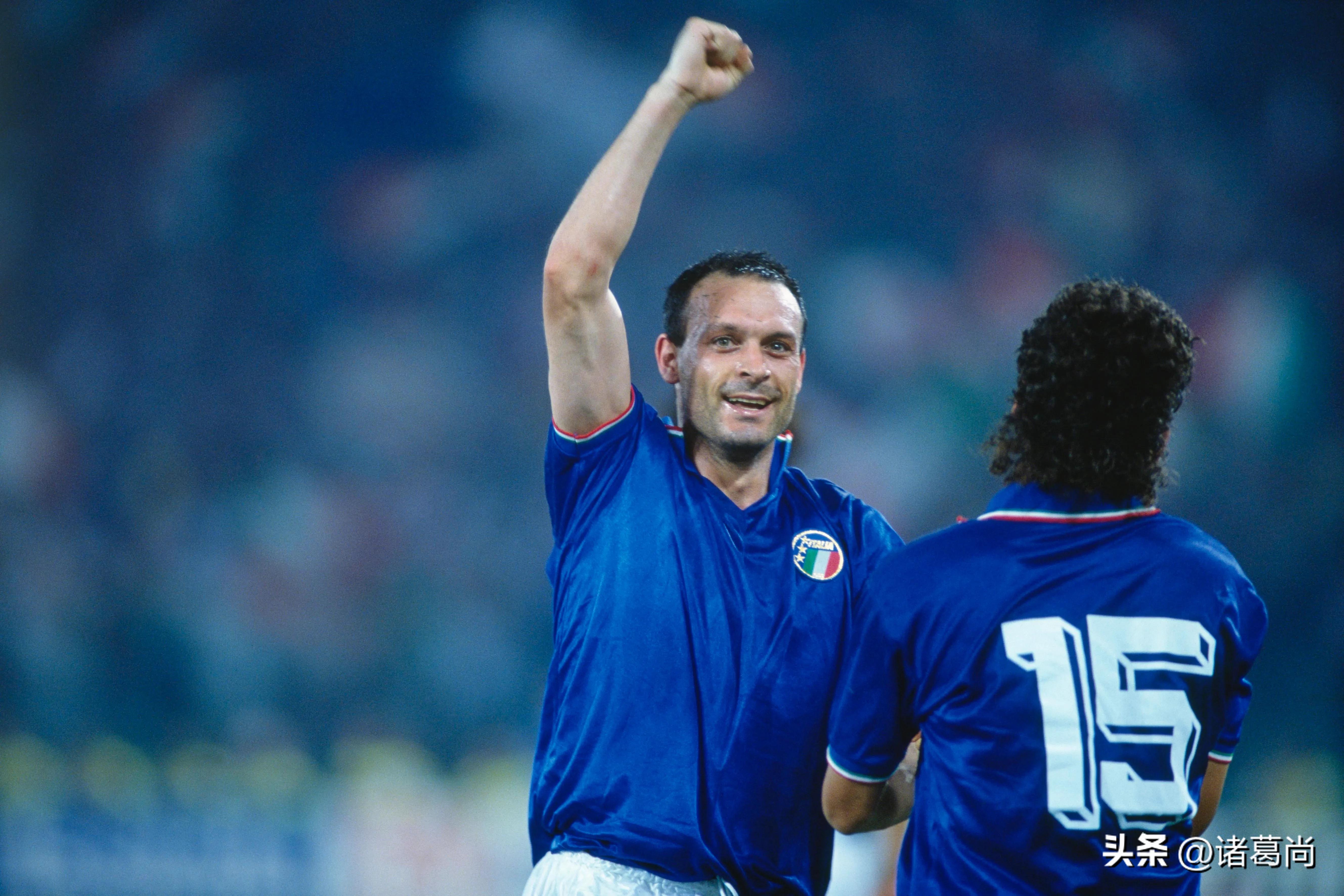 曾经的男模军团，意大利世界杯球服变革