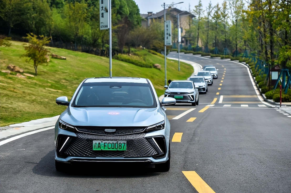 新款吉利帝豪雷神l混动试驾视频,吉利帝豪l雷神hi-p卓越型试驾