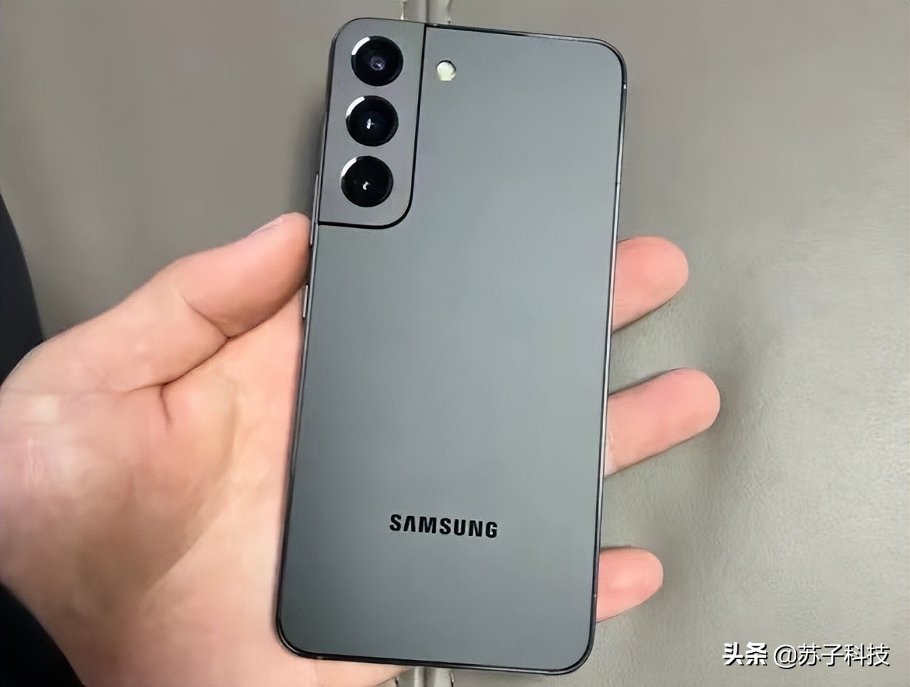 上市不久就降价一千500元的手机,三星性能最强的直面屏手机