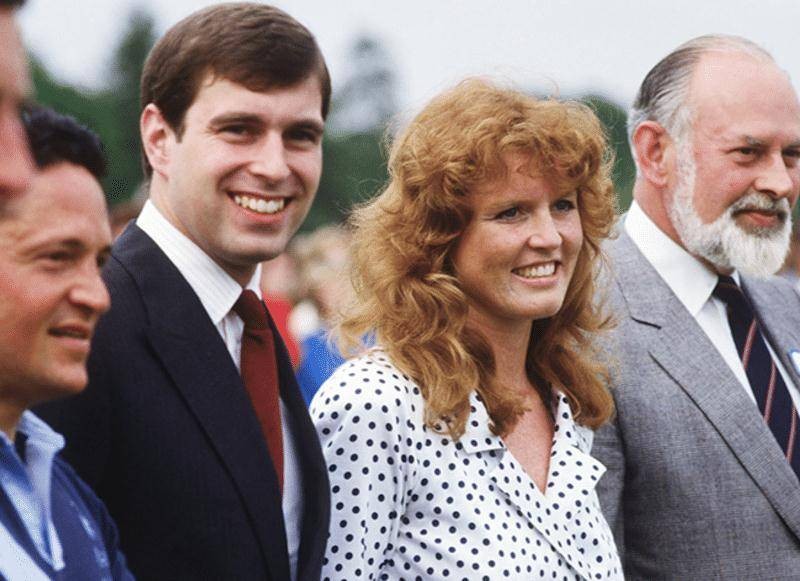 女王前儿媳：因沙滩艳照被逼离婚，利用王室敛财，手段比梅根高明