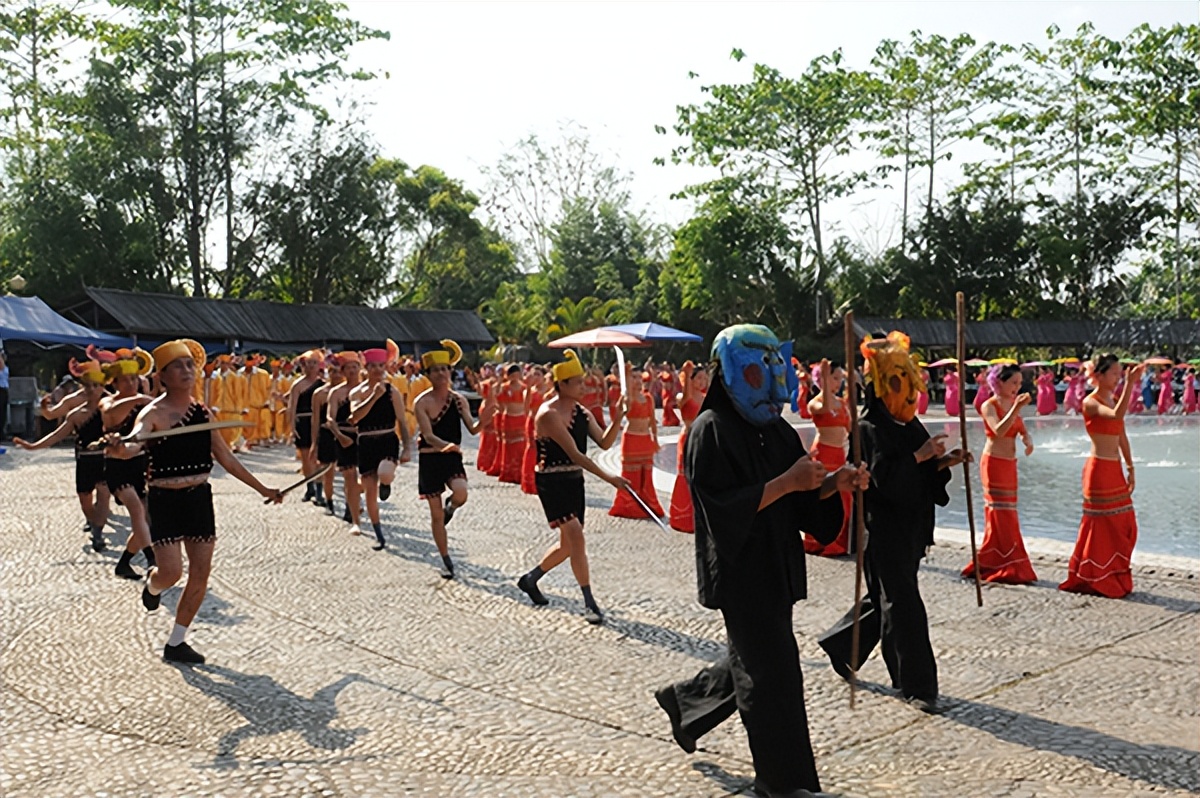 西双版纳傣族园8月泼水时间表,傣族园泼水节路线