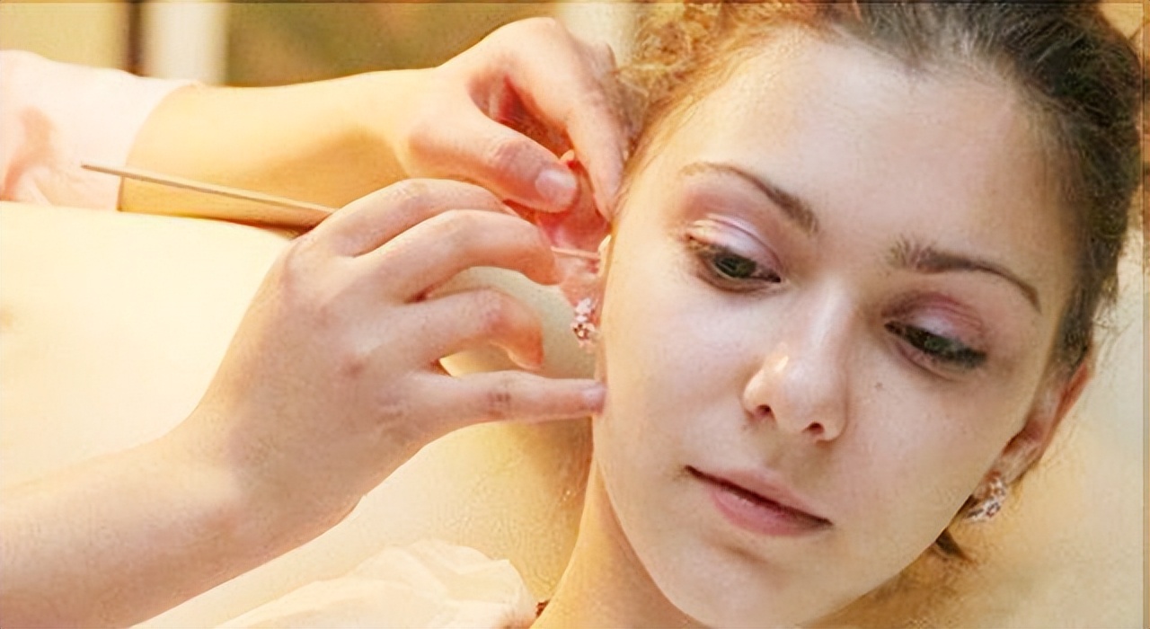 耳朵痒一掏就流水有臭味用什么药,耳朵老是痒天天都要掏怎么回事