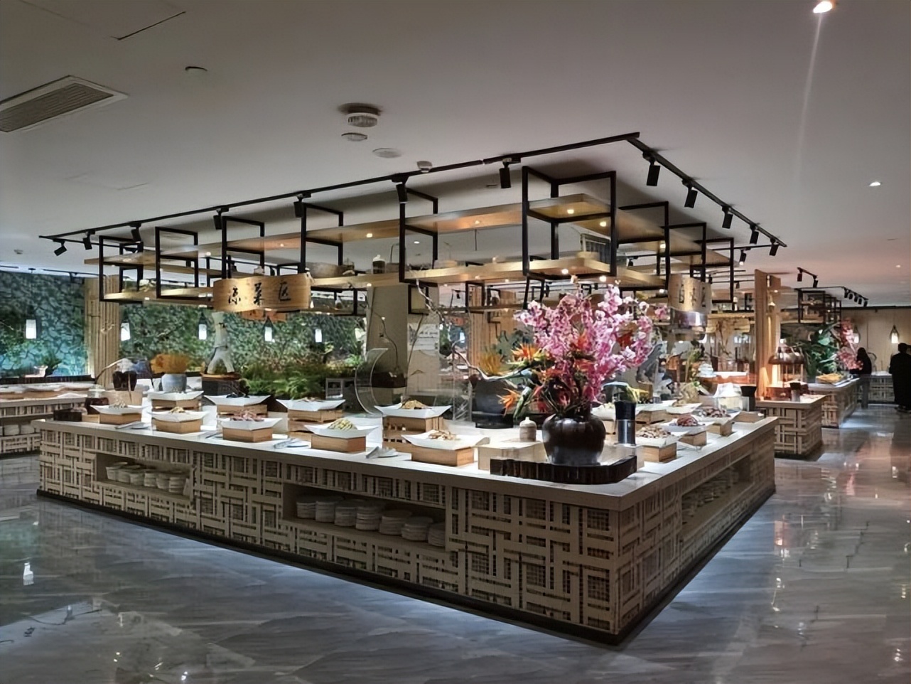 8000平洗浴一天接待人数,酒店自助餐接待