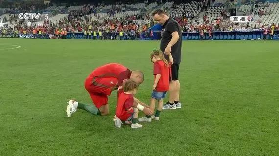 武僧佩佩凶狠铲球,球场恶霸佩佩