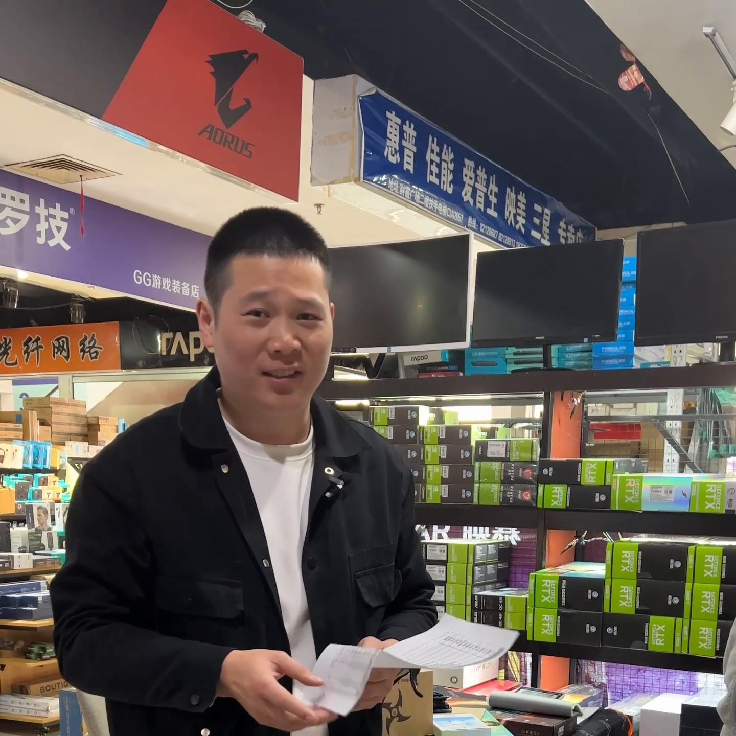 帅气粉丝到店下单一套电脑，同城买电脑到这边就对了！#显卡