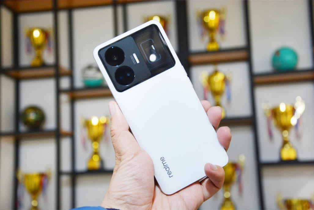 真我gtneo5官宣首发240w快充,真我gtneo5200w和240w充电测评