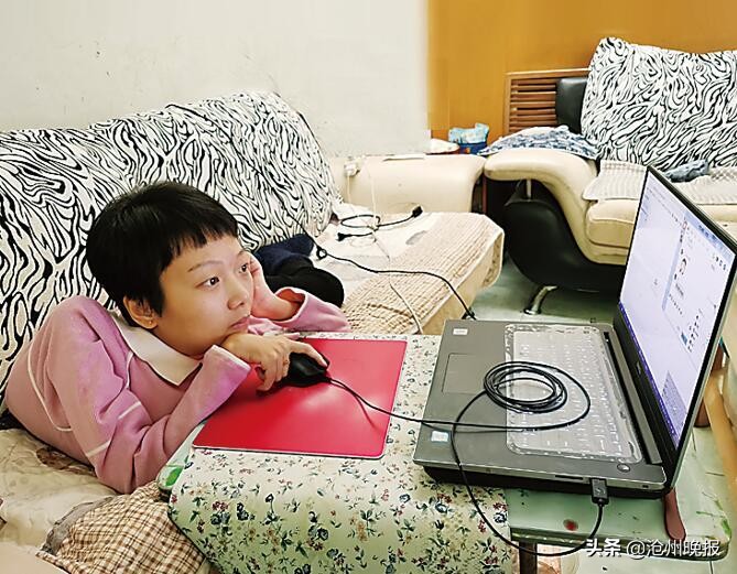 一双粗糙的手撑起一个人生活,手臂支撑起你的人生