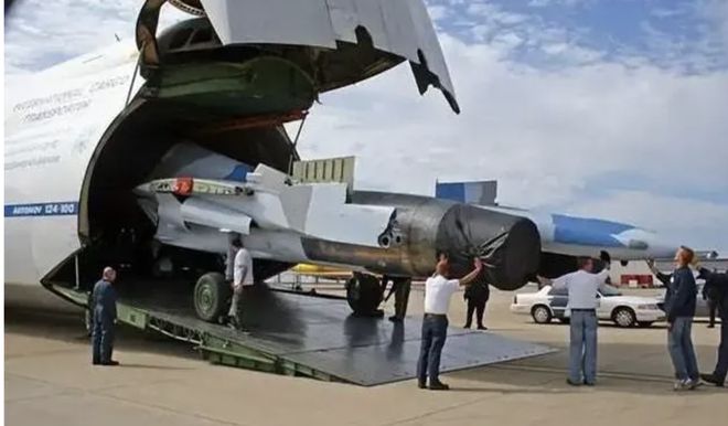 塞尔维亚订购中国导弹，交付却超时，面临北约阻挠，运20无法送货