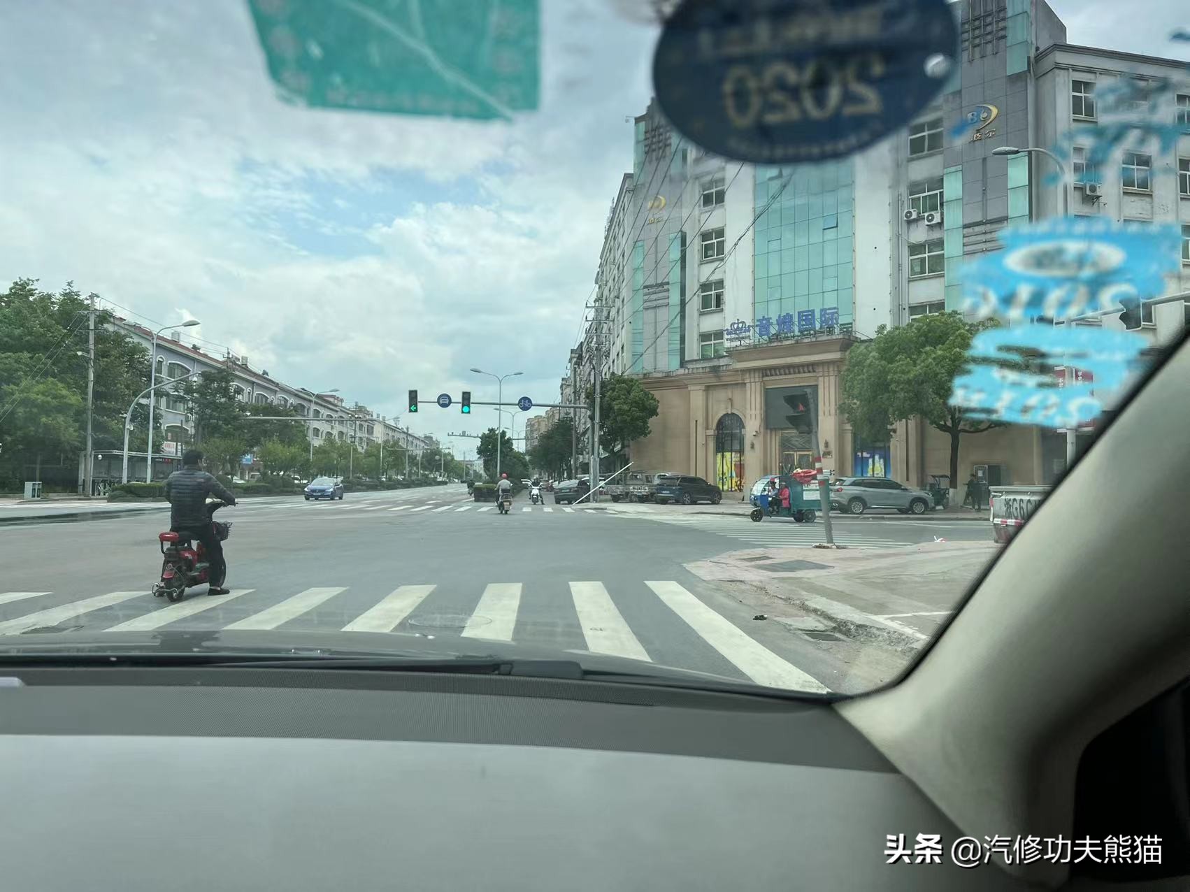 奥迪a6五百块钱,奥迪a65000公里烧一升机油维修