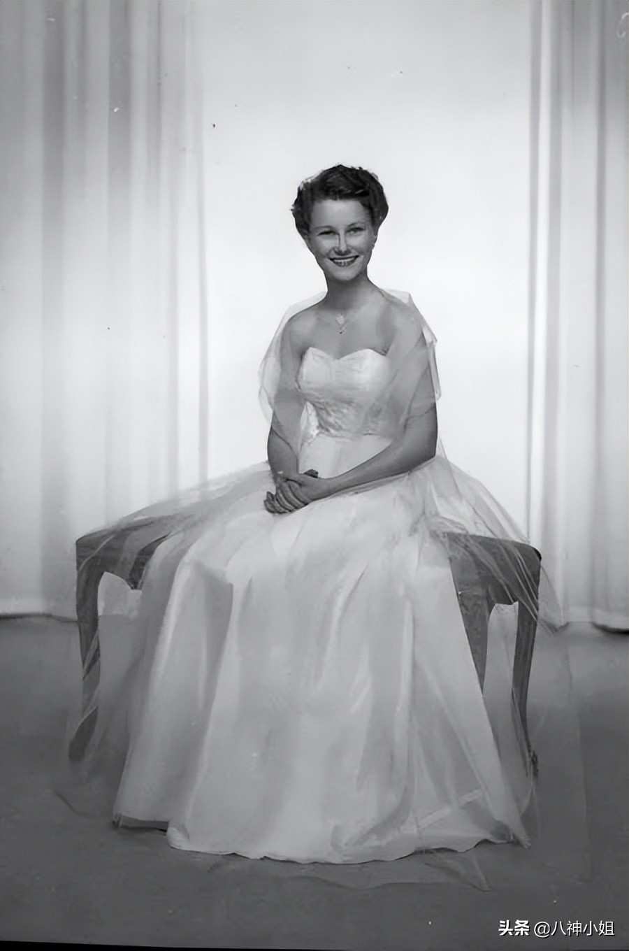 85岁平民王后替夫出席公务，大牌不断，婚姻竟然是欧洲最美满的？