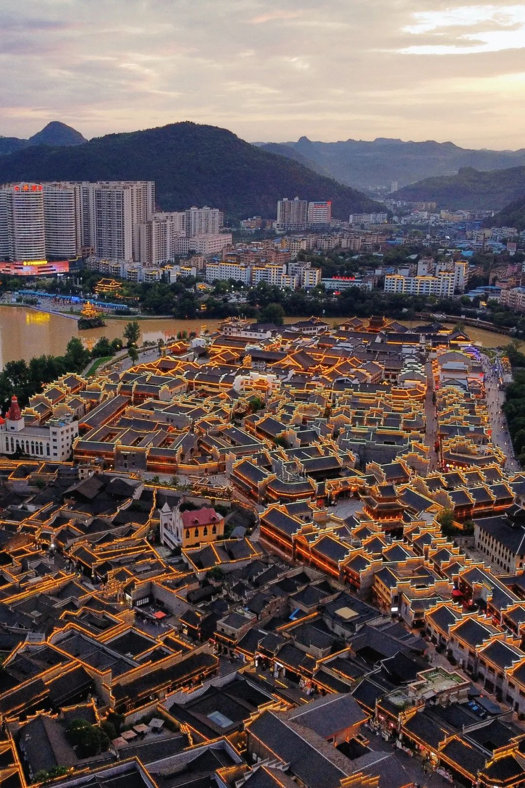 除了梵净山还能玩什么游戏,铜仁除了梵净山还有什么旅游景点