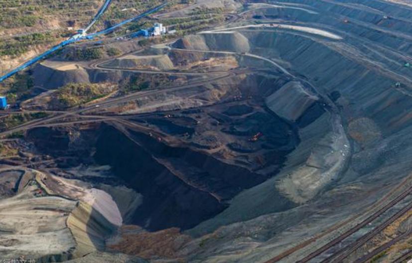 中国现开采最大煤矿,中国最深的露天煤矿深坑