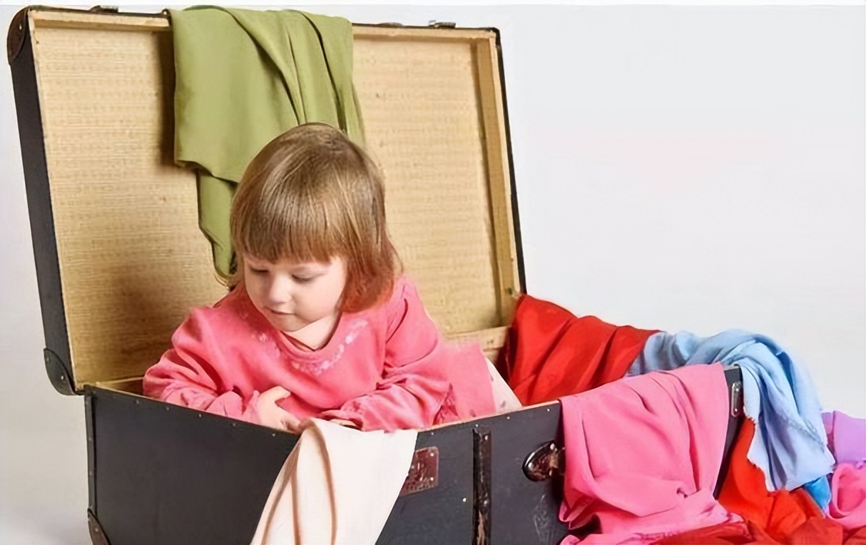 永远不要穿别人的旧衣服，长期被“施舍”将导致自我价值受损