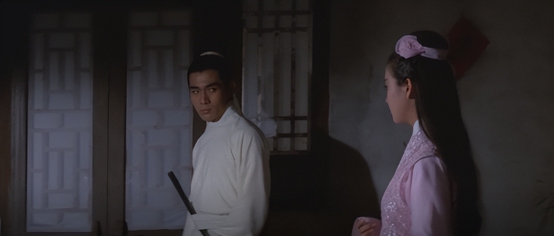 古代武侠小伙在山洞吃草练武功,武侠男子在山洞中修炼内功