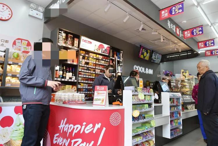 四年前在深圳花三十万盘了一个小超市，现在还能坚持吗？