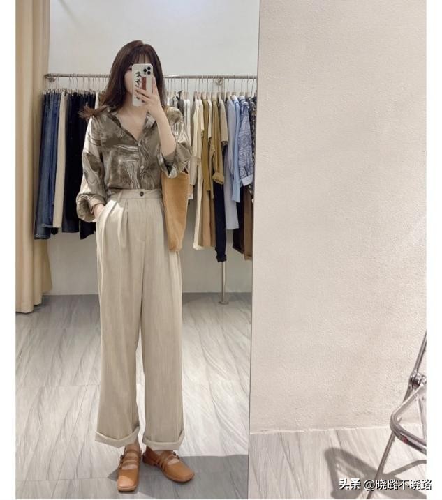 今年最洋气的阔腿杏色裤春秋新款,女款杏白加绒裤