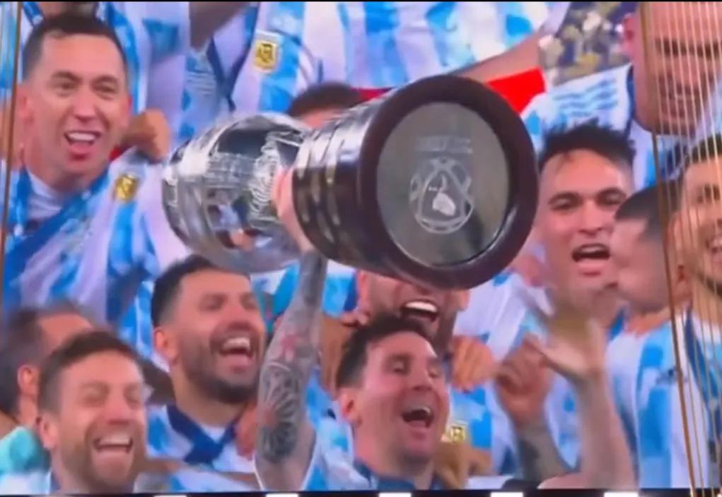 从侏儒到球王的小说,从侏儒症患者到世界球王的电影