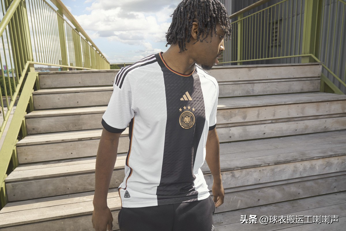 阿迪达斯世界杯球衣,阿迪达斯2022世界杯球衣德国