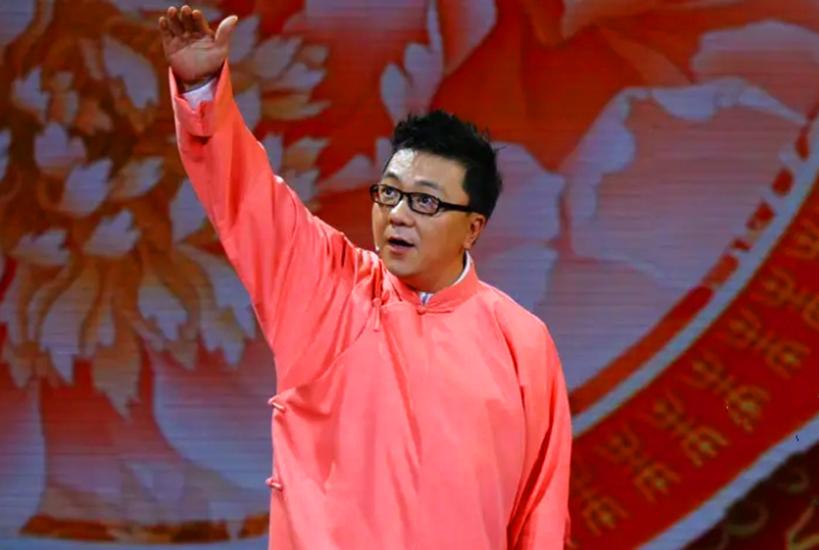 64岁巩汉林评足球遭男足冯潇霆粉丝网暴？儿子曾与潘长江女儿定亲