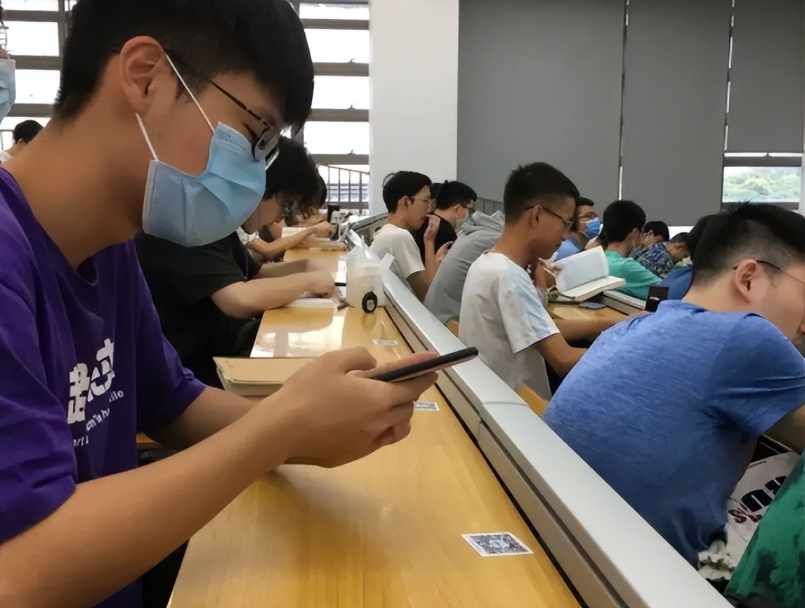 年轻人沉迷奶嘴乐,年轻人沉迷游戏危害