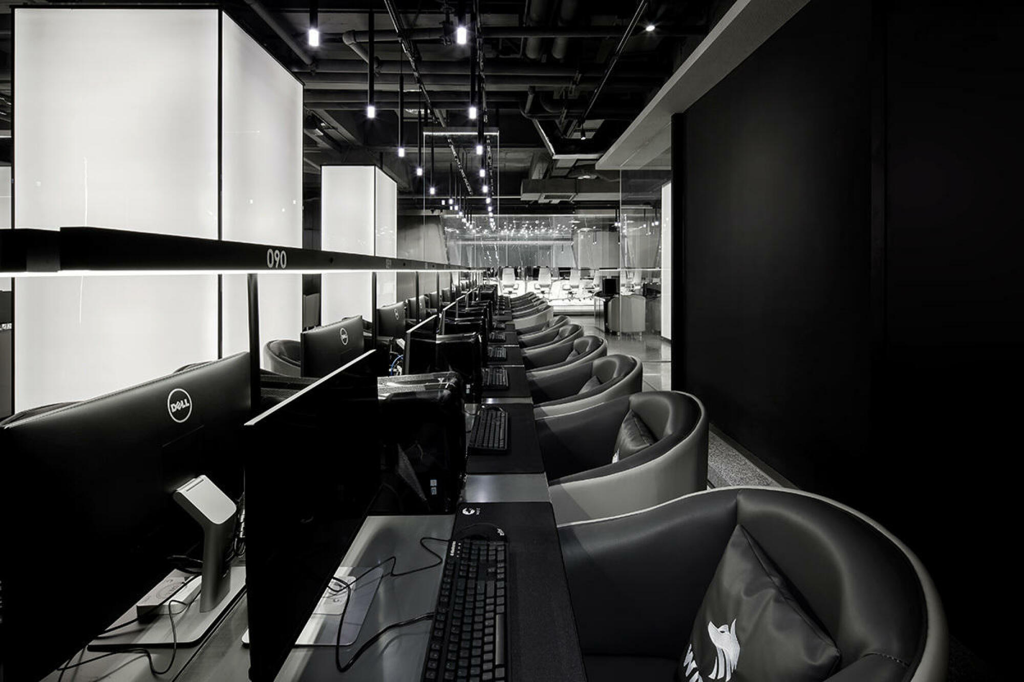 网吧一年倒闭了多少家,一年关闭网吧