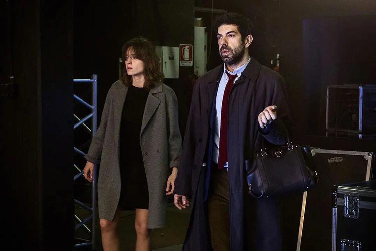 《错换人生》:以轻松幽默的手法呈现出人际、家庭和爱情等问题