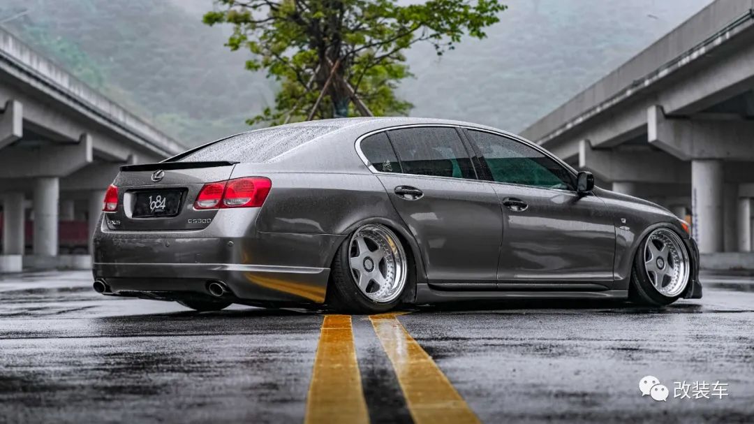 雷克萨斯gs300亮黑改装案例,本田思域适合刚毕业开吗