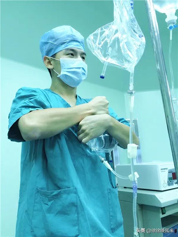 张雪峰谈护理就业地域性,大专男护士就业前景张雪峰