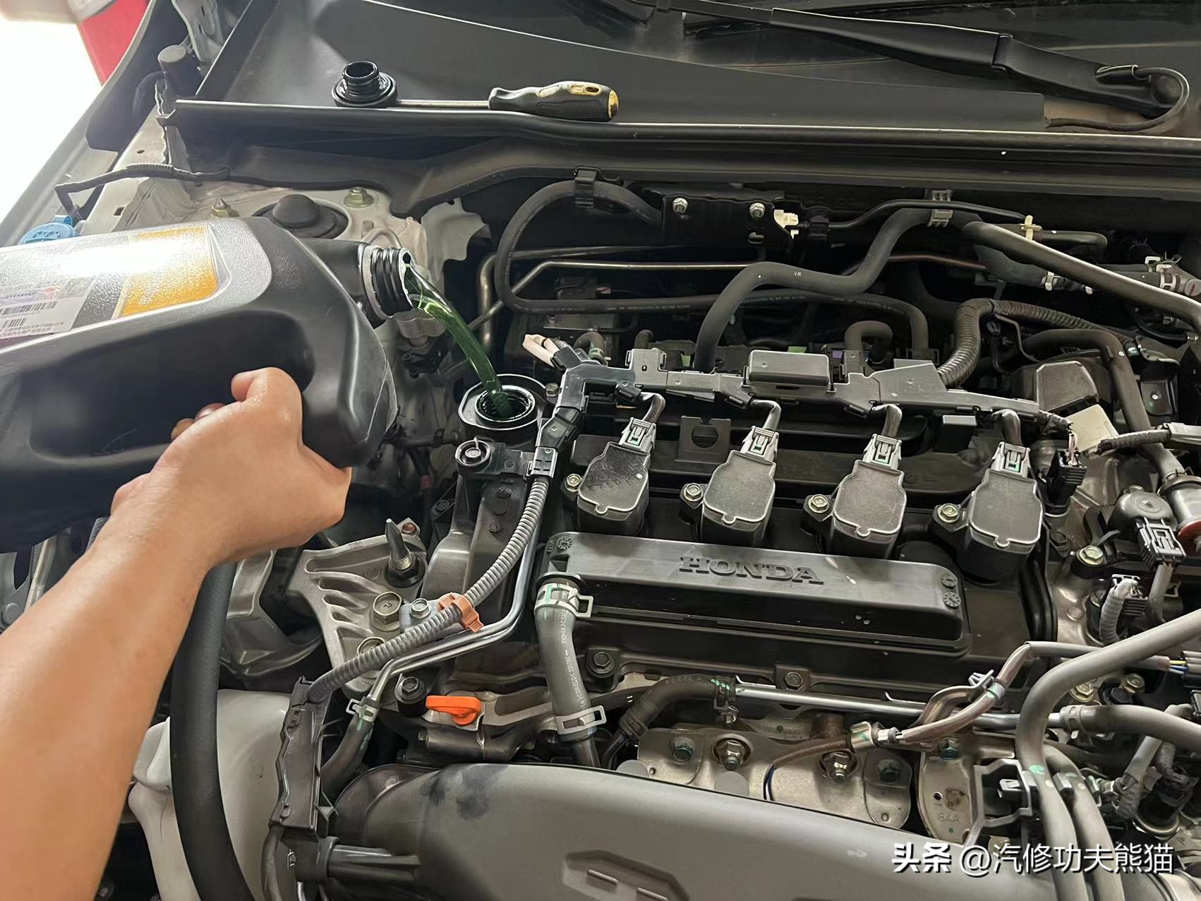 简单的给车做个保养,如何给车做保养视频