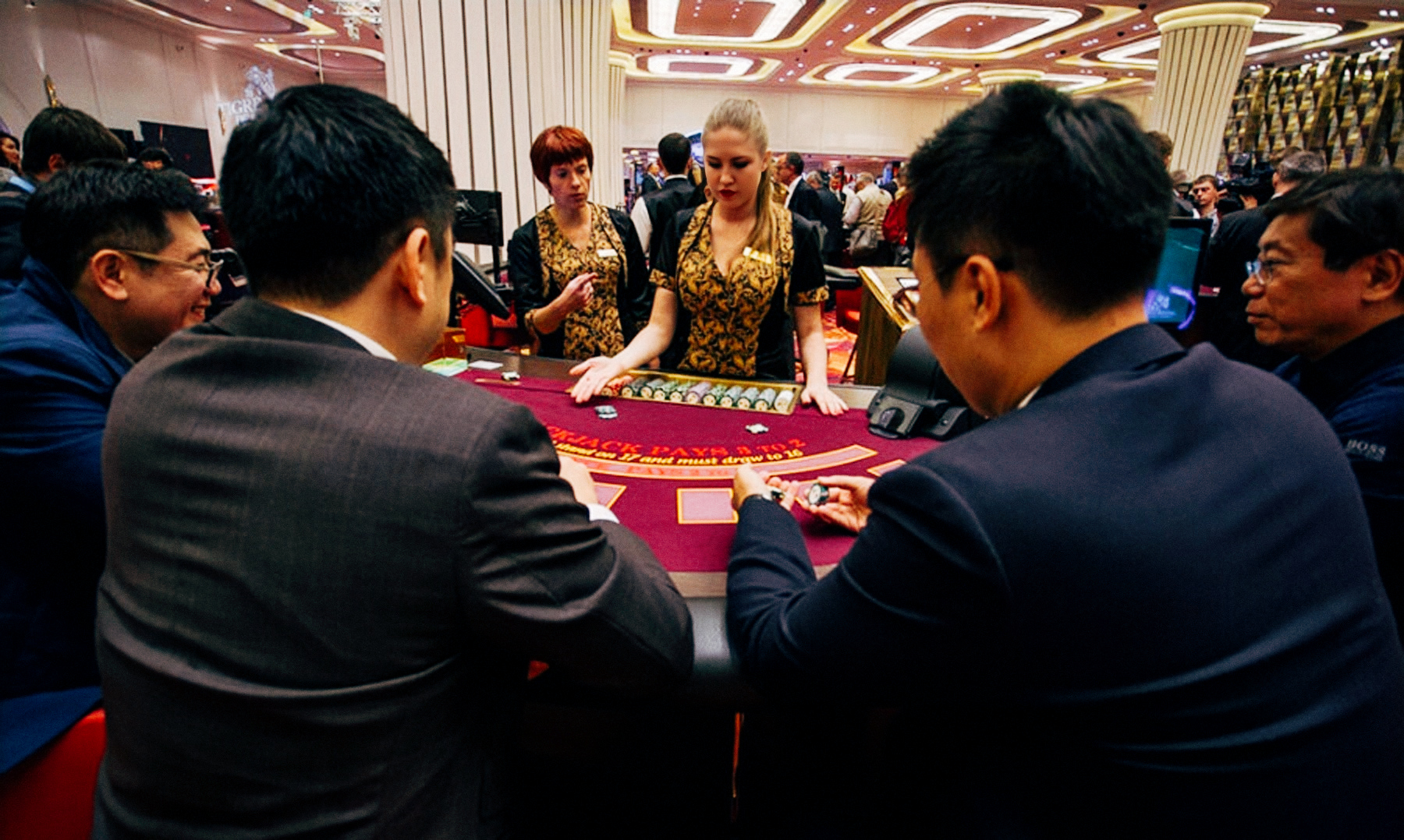 司徒玉莲与街市伟离婚没,街市伟与司徒玉莲是几岁结婚的