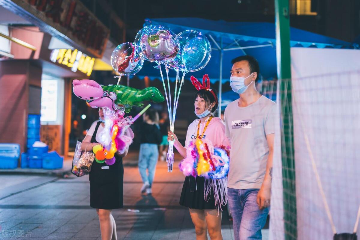 女人摆摊创业记,夫妻摆摊创业故事