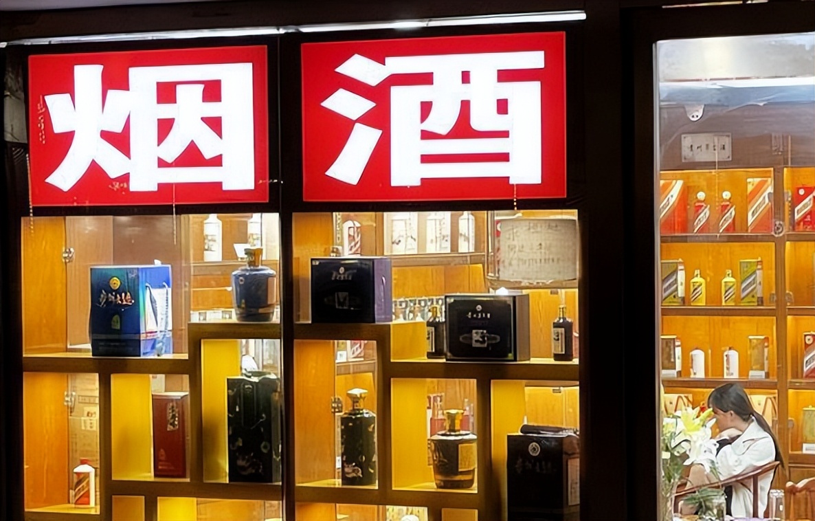 路边的烟酒店成了大家的首选,满大街的小烟酒店为什么能生存