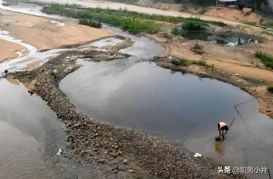 黄河边上出现撸铁,黄河撸铁人视频