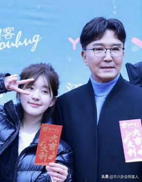 60岁吴刚脸肿僵硬，妻子下巴尖、苹果肌出戏，实力派动脸成败笔