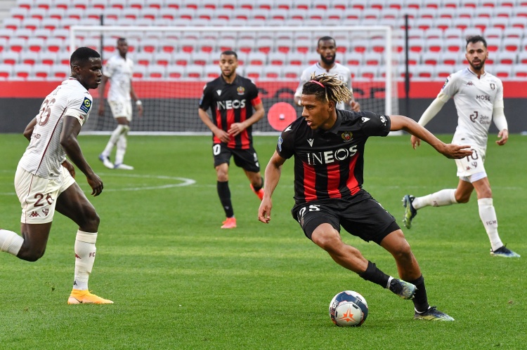 梅西掌击对手巴萨生涯首次染红,活久见投进2球