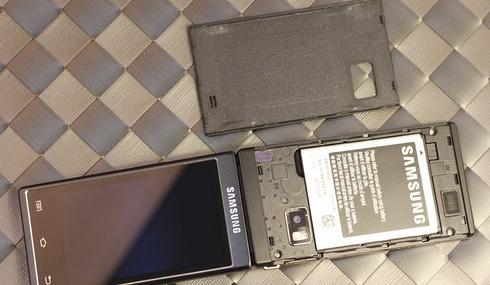 三星翻盖商务手机w999,三星w999翻盖手机多少钱