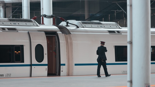 高铁坐过站怎么办补票,高铁坐过车了怎么办