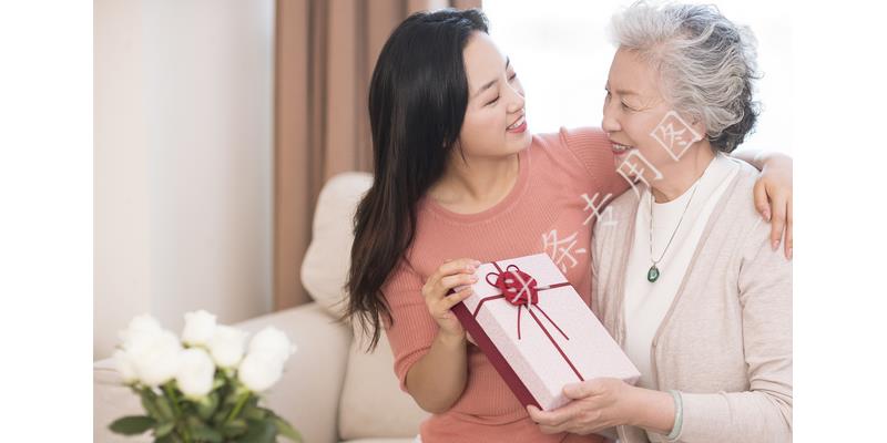 岳母生日我承包一切费用，为一只螃蟹看出亲疏有别，毁了生日宴