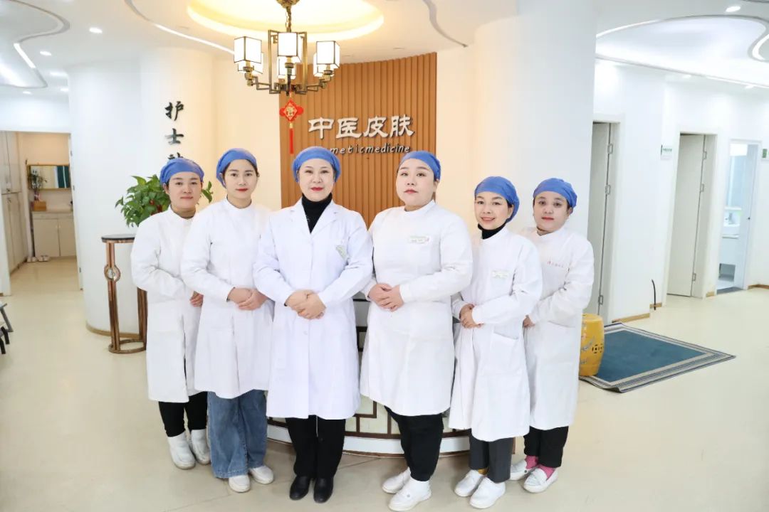 想拥有光滑无痘的脸，别再做这个动作了