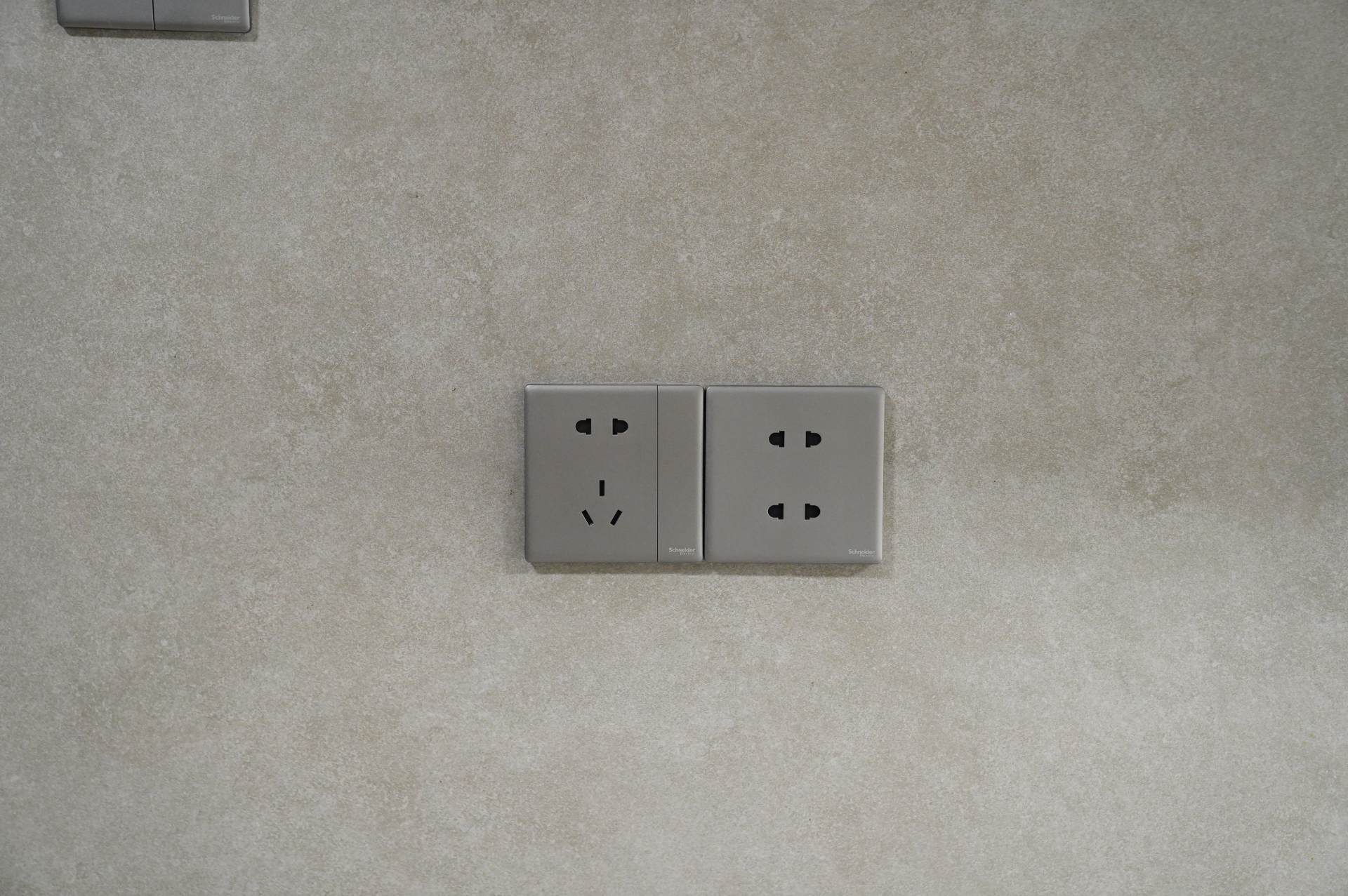 多层插座怎么拆,开关插座简装布置